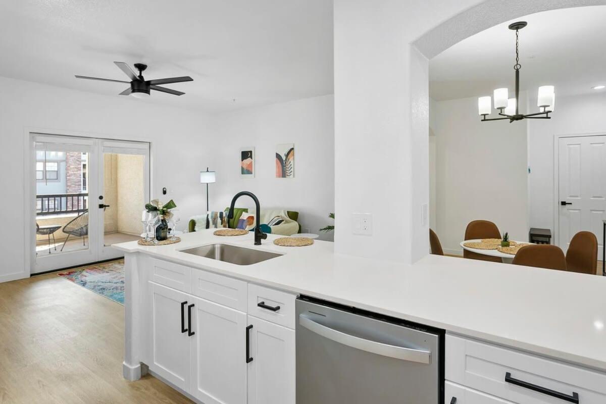 Cozysuites Glendale By The Stadium With Pool 02 Bagian luar foto