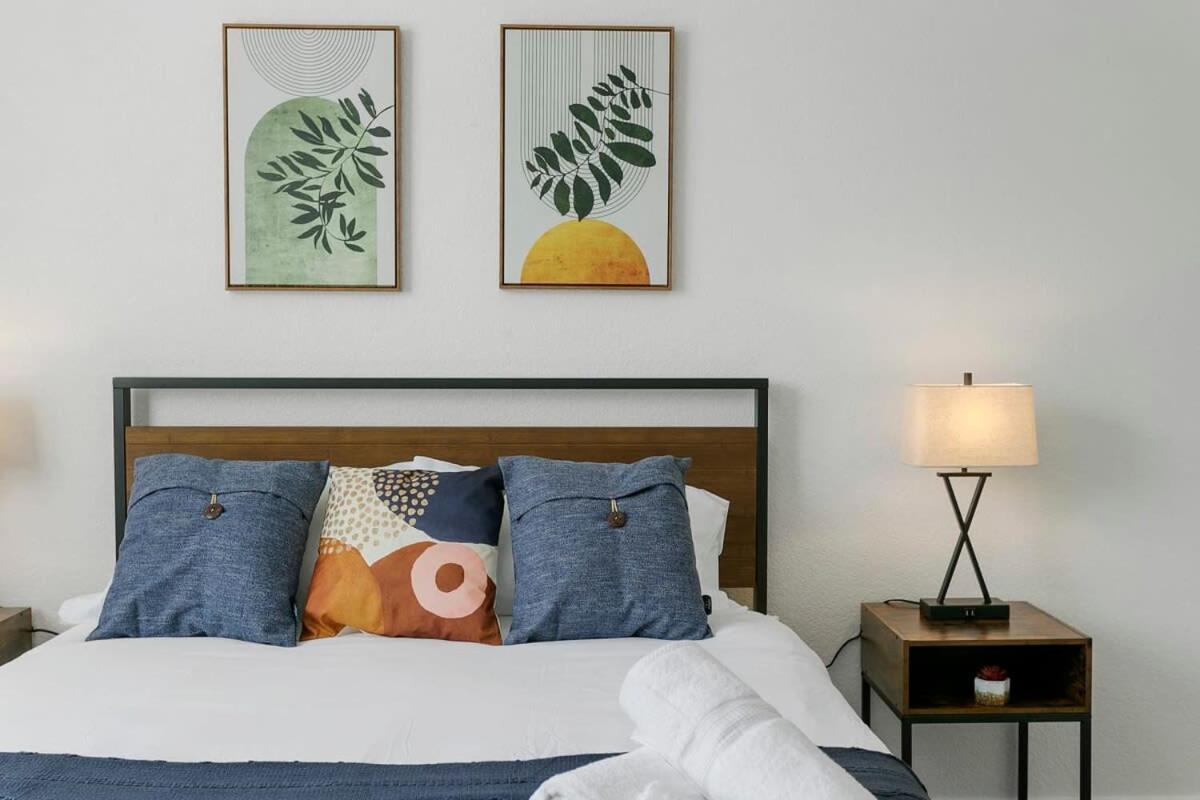 Cozysuites Glendale By The Stadium With Pool 02 Bagian luar foto